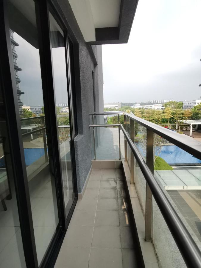 Poolview Geniehome 3Br Free100Mbps And Carpark At Utropolis Shah Alam Exterior foto